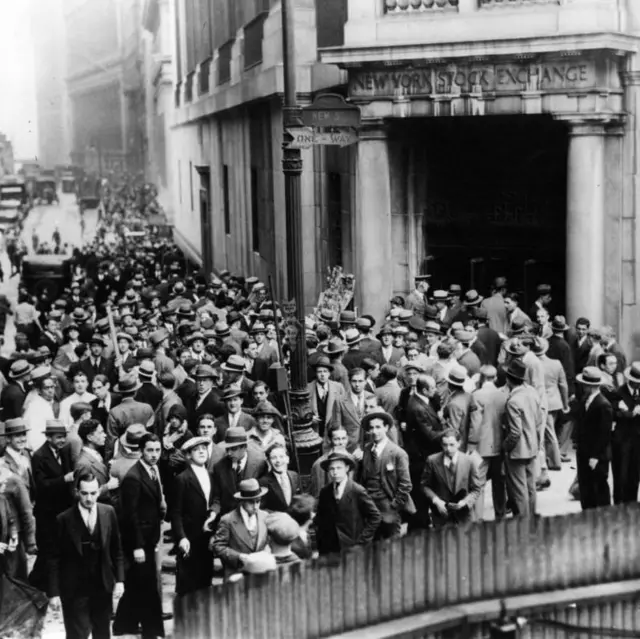 La Gran Depresión, también conocida como la Crisis de 1929, fue una gran crisis financiera mundial que se prolongó durante la década de 1930.