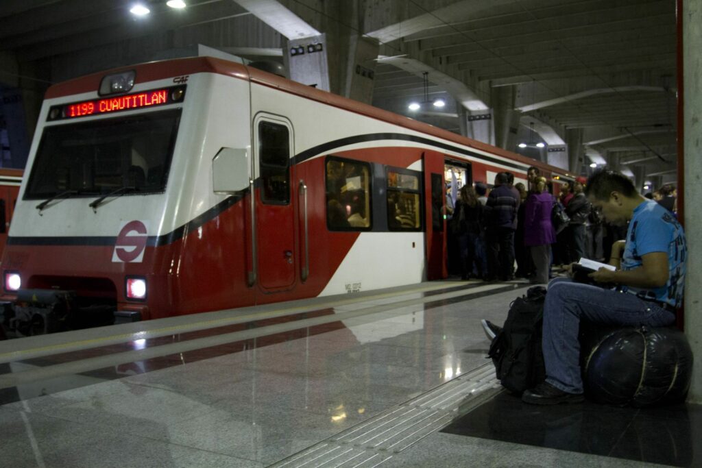 Tren suburbano