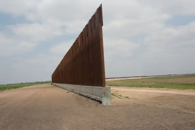 Muro fronterizo entre EE.UU. y México.