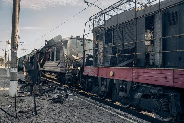 Restos del tren ucraniano atacado el sábado