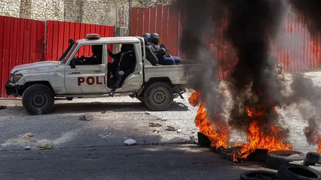 Vehículo de policía y fuego