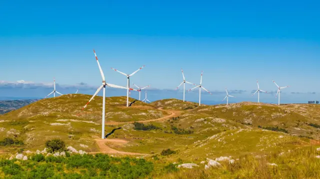 Parque eólico en el departamento de Maldonado, Uruguay.