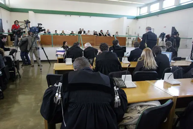 Abogados y acusados asisten a un juicio contra los presuntos asesinos de Roberto Calvi, conocido como