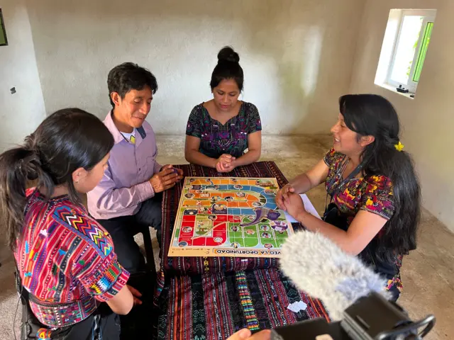 Familia de Yazmín y la mentora de MAIA