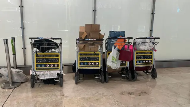 Carritos portaequipajes en el aeropuerto de Barajas.