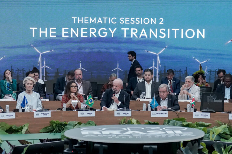 El Presidente de Brasil, Luis Inácio Lula da Silva, habla sobre la transición energética en la COP30. Foto: Rafa Neddermeyer/COP30