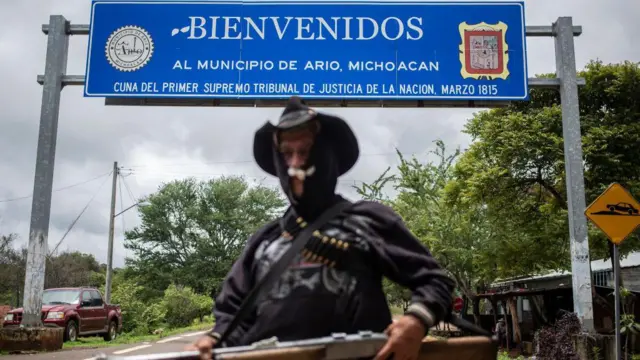 Miembro del grupo de autodefensa Pueblos Unidos en el estado de Michoacán.