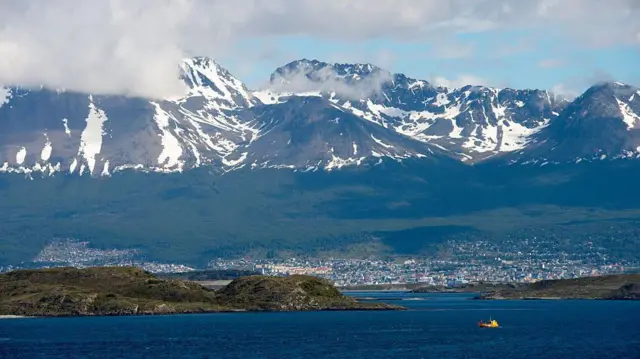 Una de las bases militares que incluye la Operación Tridente es la Base Naval Ushuaia (también conocida como Base Naval Integrada Almirante Berisso),  provincia de Tierra del Fuego, Argentina.