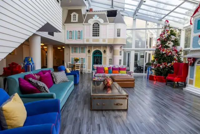 Sala de estar en una de las casas Ronald McDonald en Nueva York