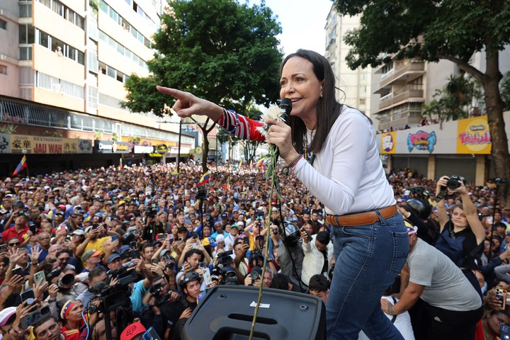 María Corina Machado, ganadora del Premio Nobel Paz 2025, hablándole al pueblo venezolano en un acto en enero de ese año. Foto: EFE/ Miguel Gutiérrez