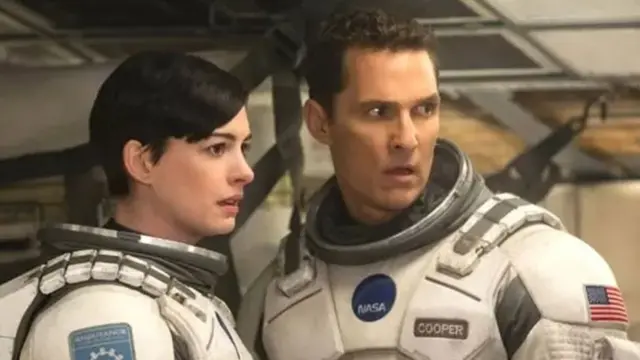 Matthew McConaughey y Anne Hathaway, protagonistas de la película 