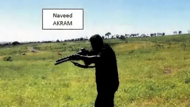 Otra captura de pantalla que, según la policía, muestra a Naveed Akram realizando un entrenamiento con armas de fuego.