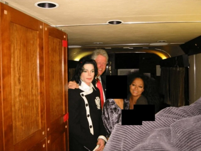 Michael Jackson (izq.) junto a Bill Clinton y Diana Ross.