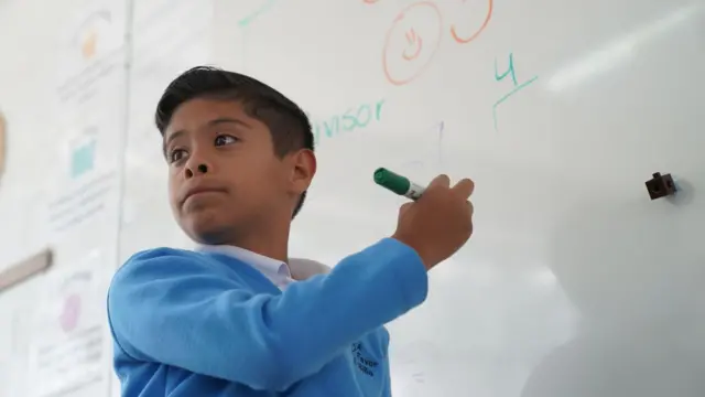 Un niño de la escuela 