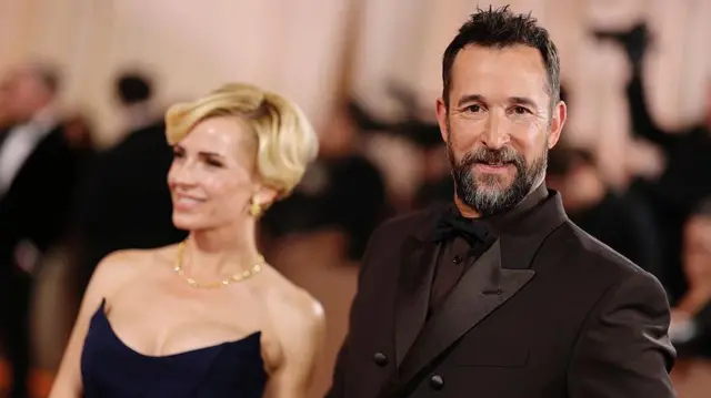 Sara Wells y Noah Wyle asisten a la 83ª entrega anual de los Premios Globo de Oro en The Beverly Hilton el 11 de enero de 2026 en Beverly Hills, California. (Foto de Matt Winkelmeyer/GA/The Hollywood Reporter vía Getty Images)