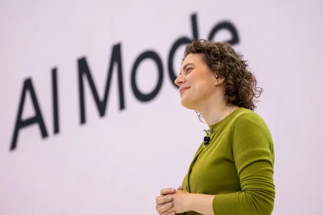 Liz Reid, jefa de Google Serach, se dirige a la multitud durante la conferencia anual de desarrolladores I/O de Google en Mountain View, California, el 20 de mayo de 2025.