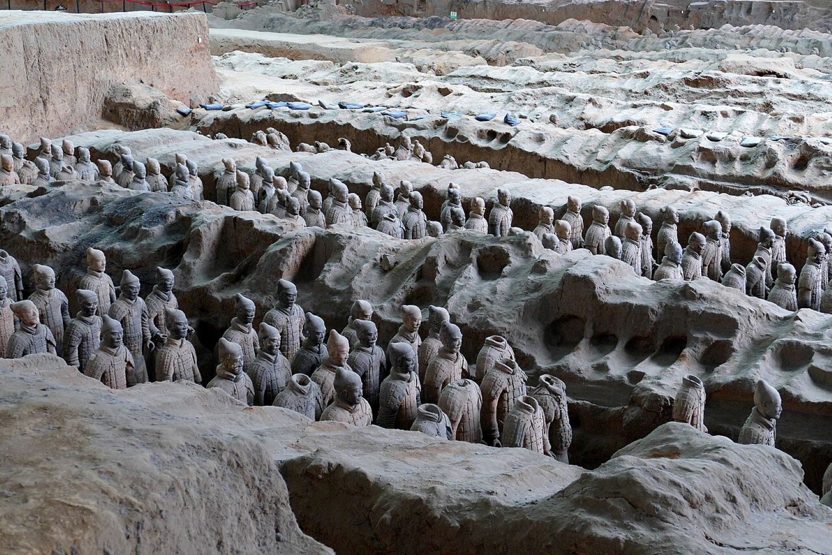 Parte del ejército de terracota en uno de los espacios del mausoleo