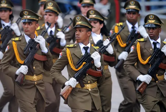 Militares cubanos en un desfile en Venezuela en 2009.