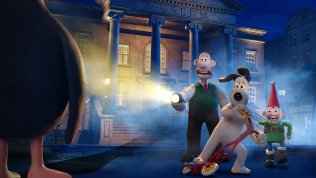 Personajes animados que representan un hombre, un perro en una bicicleta y un muñeco de navidad lucen sorprendidos al iluminar con una linterna un ave que no se ve completamente dentro del plano.