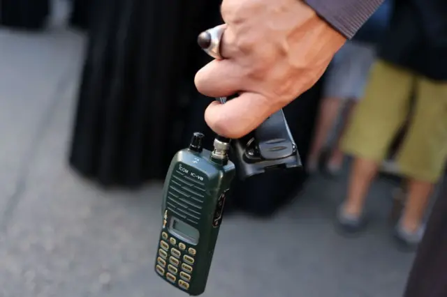 Walkie-talkie de ICOM en Líbano.