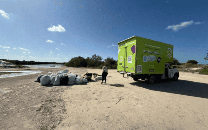 el programa Saneamiento de Playas y Manglares concluyó sus actividades con un total de 7 mil 763 voluntarias y voluntarios. GOBIERNO DE YUCATÁN el programa Saneamiento de Playas y Manglares concluyó sus actividades con un total de 7 mil 763 voluntarias y voluntarios. GOBIERNO DE YUCATÁN