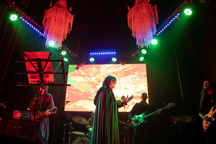Jaz Coleman en vivo en Argentina, donde vive hace dos años. Foto de prensa gentileza Club Malvinas