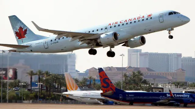 En una imagen de archivo, un avión de Air Canada despega del lo que ahora es el Aeropuerto Internacional Harry Reid en Las Vegas el 18 de julio de 2008. (Las Vegas Review-Journal/Tribune News Service vía Getty Images)