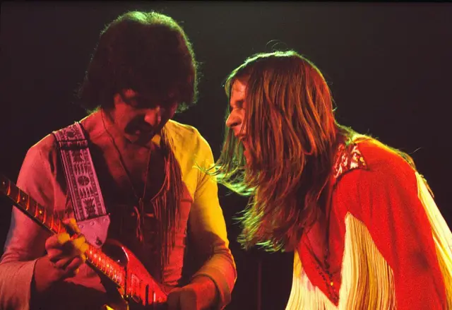 Ozzy Osbourne y Tony Iommi en un show en 1970.