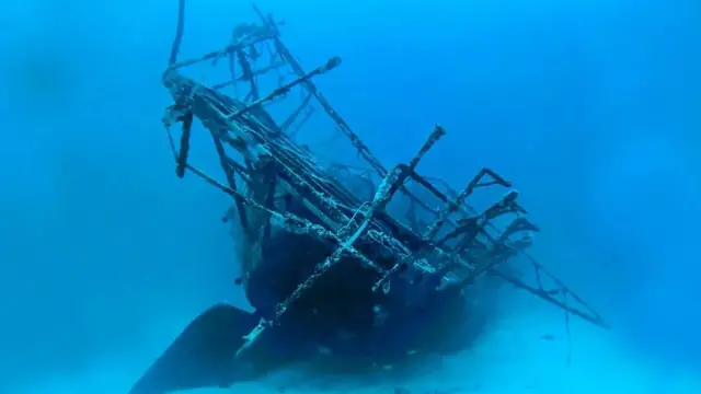 Restos de un buque naufragado en el fondo del mar