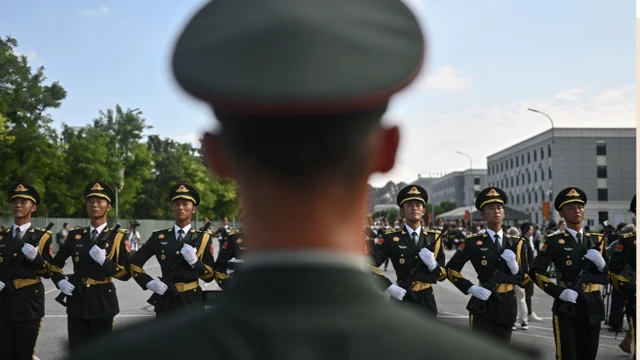 Personal militar chino participa en un ensayo.
