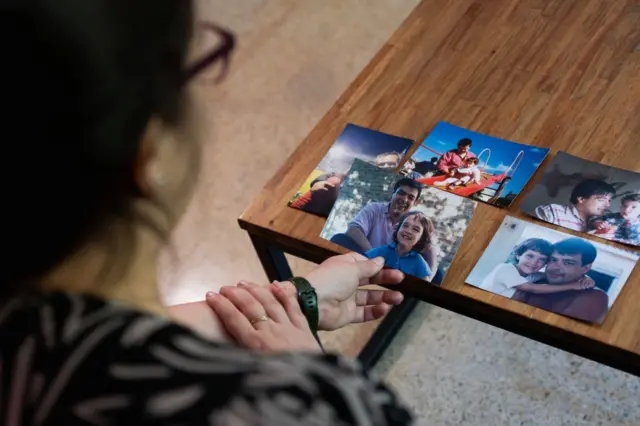Florencia Salgueiro con fotos familiares