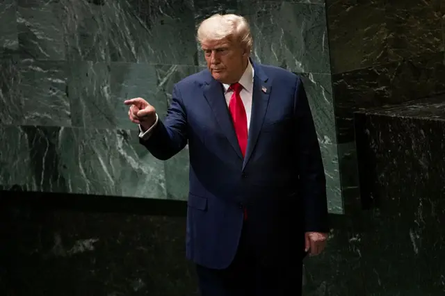 Trump señala a los presentes durante la  Asamblea General de la ONU.