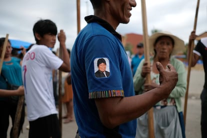 Un simpatizante de Evo Morales asiste a una marcha para mostrar unidad en Lauca N, departamento de Cochabamba, Bolivia, el 26 de febrero de 2025.