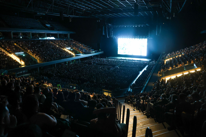 El estadio Movistar Arena fue el marco elegido por Divididos para mostrar un documental y realizar la escucha de su nuevo álbum. Foto: Antonio Becerra