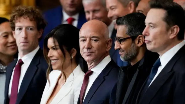 Mark Zuckerberg, Lauren Sanchez, Jeff Bezos, Sundar Pichai y Elon Musk.