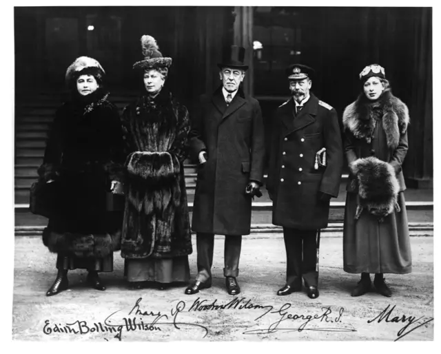 Edith Bolling Wilson, la reina Mary, Woodrow Wilson, el rey George V y la princesa Mary.