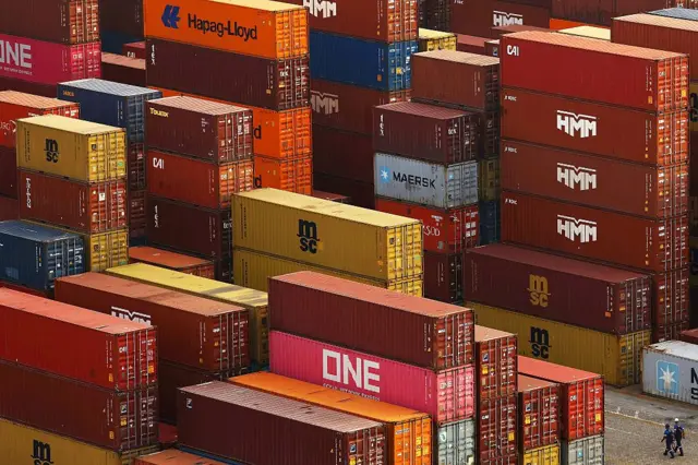 Contenedores en un puerto de Brasil