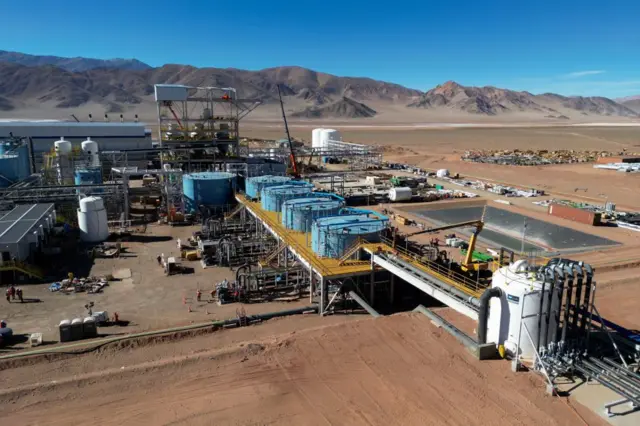 Vista aérea de la planta de extracción de litio en el Salar Centenario Ratones, provincia de Salta, Argentina, tomada el 4 de julio de 2024.