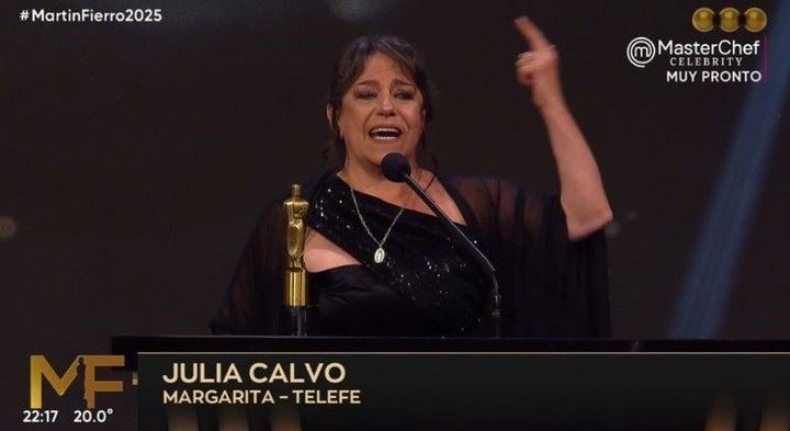 Julia Calvo le agradeció su premio a Cris Morena. Foto: Captura TV.