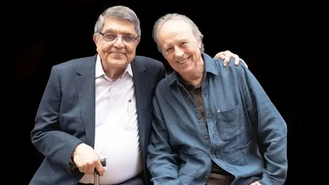 Joan Manuel Serrat y el escritor Sergio Ramírez