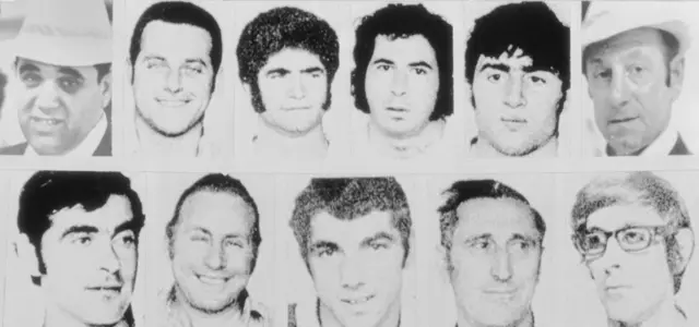 Retratos de los once atletas y entrenadores israelíes asesinados en Alemania Occidental durante los Juegos Olímpicos de 1972. Son (arriba, de izquierda a derecha): Yosef Gutfreund, 40 años; Moshe Weinberg, 33 años; Yoseph Romano, 32 años; David Berger, 28 años; Mark Slavin, 18 años; Yaacov Springer, 52 años; (abajo, de izquierda a derecha): Ze'ev Friedman, 28 años; Amitsur Shapira, 40 años; Eliezer Halfin, 24 años; Kehat Schorr, 53 años; Andre Spitzer, 27 años.