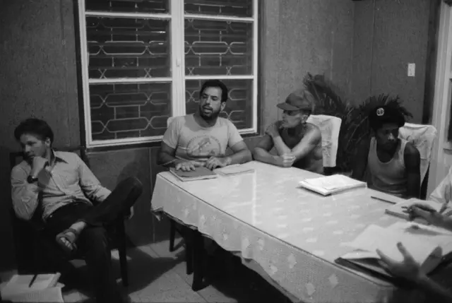 Francis Coppola (centro) rodeado de Timothy Bottoms, Robert Duvall y Laurence Fishburne, durante un ensayo en Filipinas de 'Apocalipsis Now'.