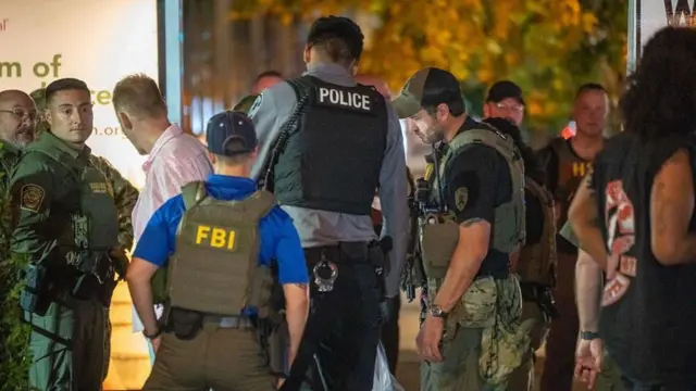 Agentes del FBI patrullando las calles de Washington DC el fin de semana.