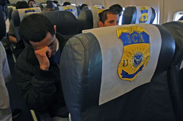 Un avión con deportados de EE.UU.