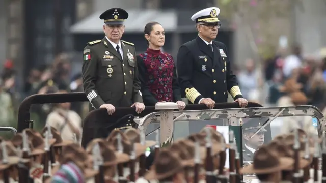 Claudia Sheinbaum y militares