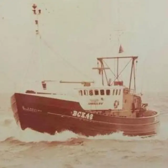 Foto antigua del barco Loraley, con el número de regsitro BCK 42