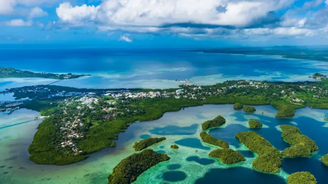 Vista aérea de una de las islas habitadas de Palaos.