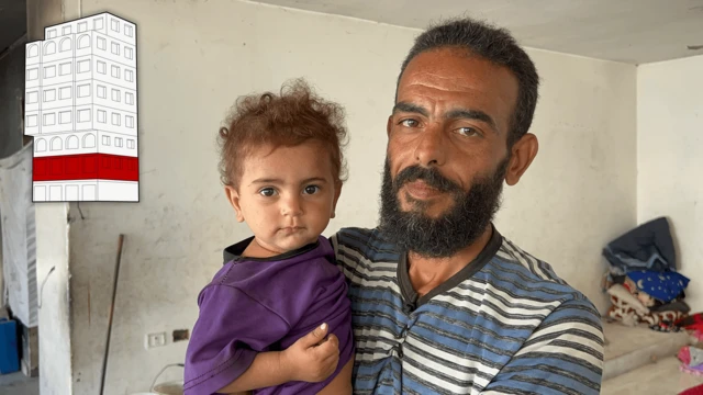 Shawkat y su hijo pequeño. Una imagen gráfica del edificio Skeik se inserta en la esquina superior izquierda de la imagen, destacando el primer piso del edificio donde vive Shawkat.