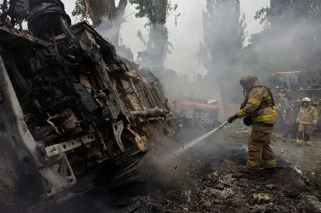 Bombero tras ataque con drones