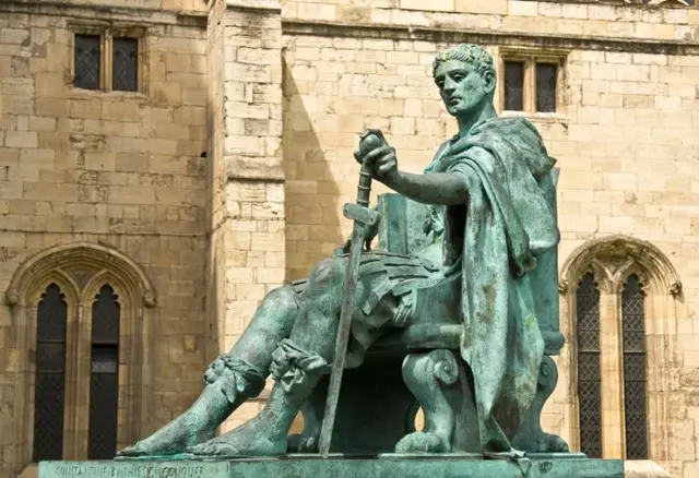 Estatua de Constantino.